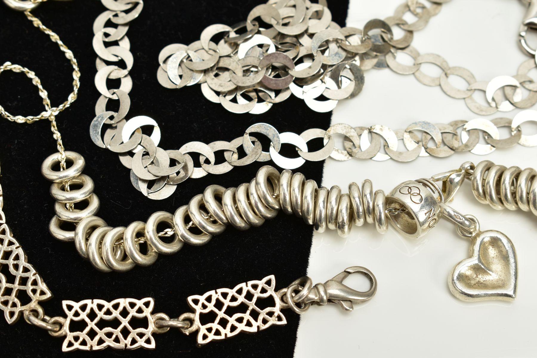 A SMALL SELECTION OF JEWELLERY, to include an openwork Celtic designed necklace, fitted with a - Image 3 of 3