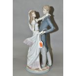 A BOXED LARGE LLADRO FIGURE GROUP OF BRIDE AND GROOM, 'I Love You Truly' No 1528, designed by
