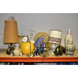 A GROUP OF CERAMIC AND METAL TABLE LAMPS, etc, including a glass 'GIN' barrel, height 31cm, with