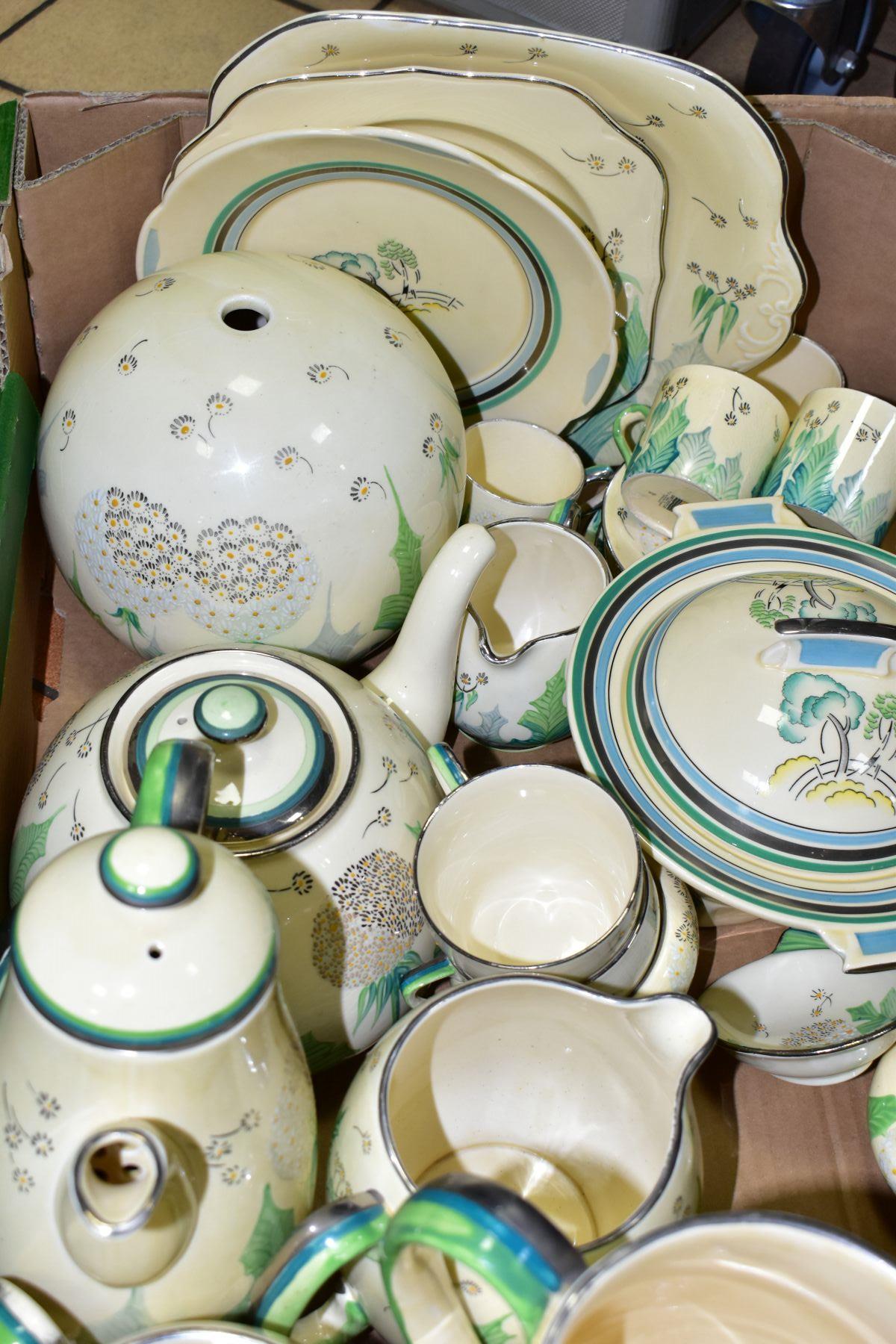 A BOX OF GRAYS POTTERY AND ROYAL DOULTON, the Grays pottery handpainted with dandelion clocks/seed - Image 4 of 5