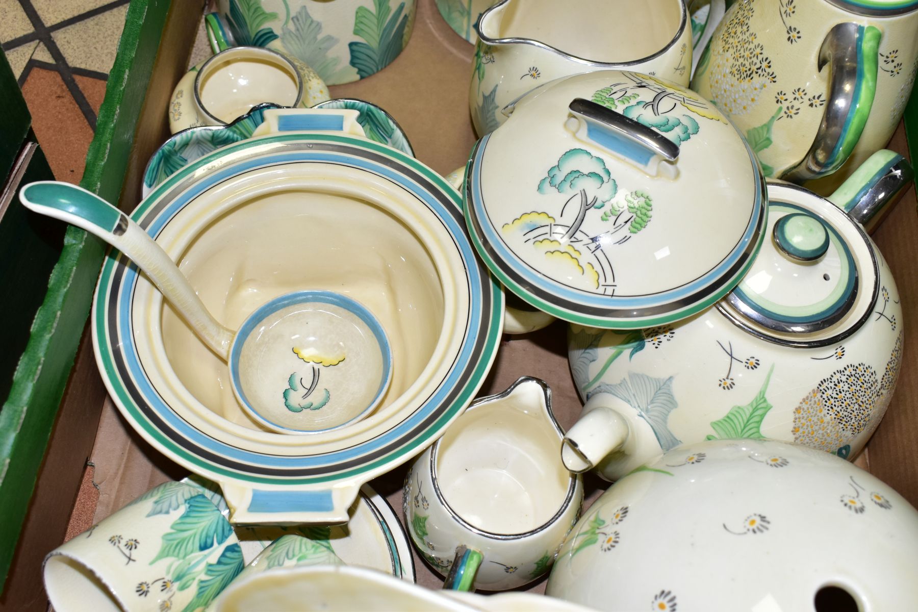 A BOX OF GRAYS POTTERY AND ROYAL DOULTON, the Grays pottery handpainted with dandelion clocks/seed - Image 3 of 5