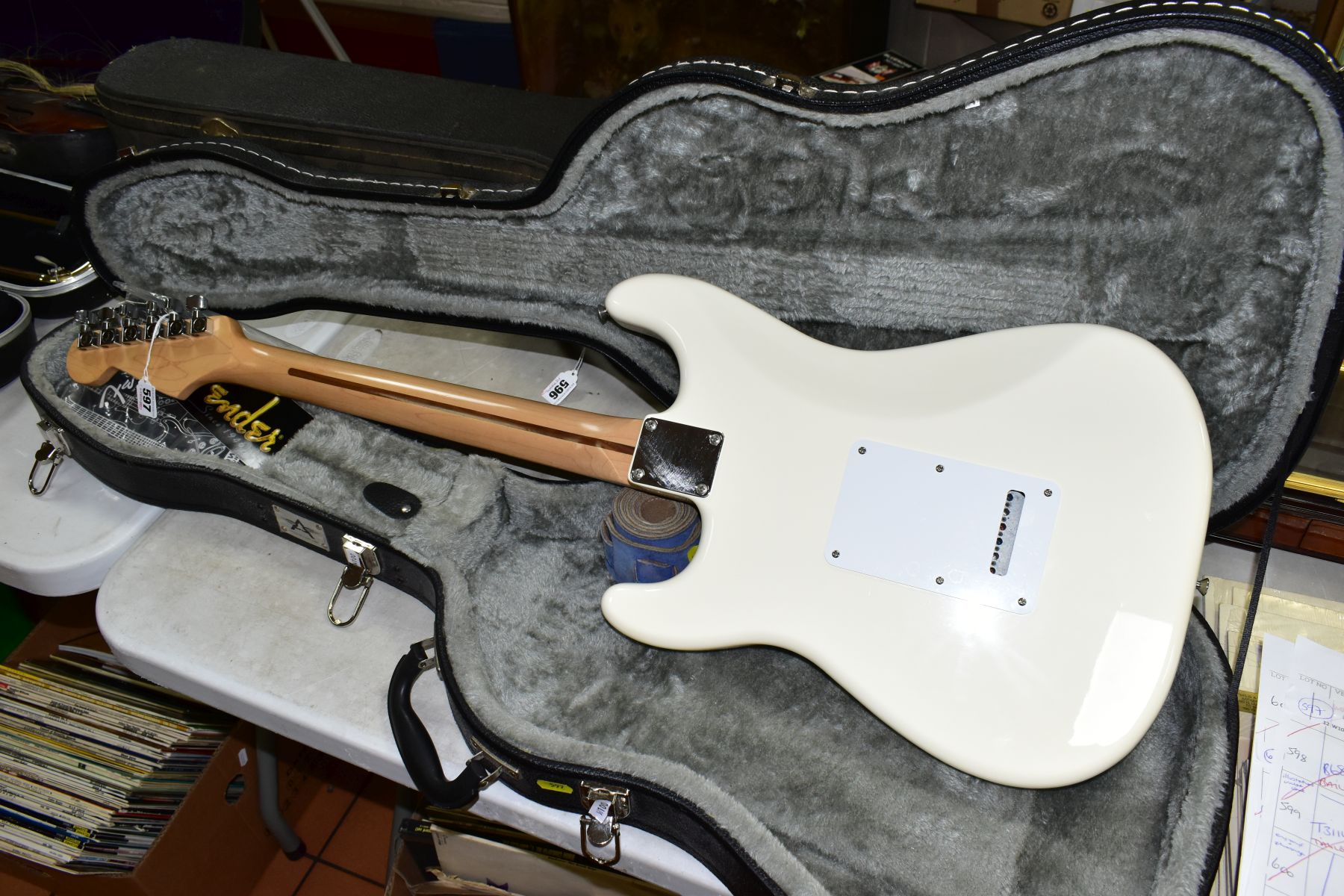 A 2008 MEXICAN FENDER STRATOCASTER Ser No MZ 8019434 in white with white scratch plate, pickup - Image 5 of 7