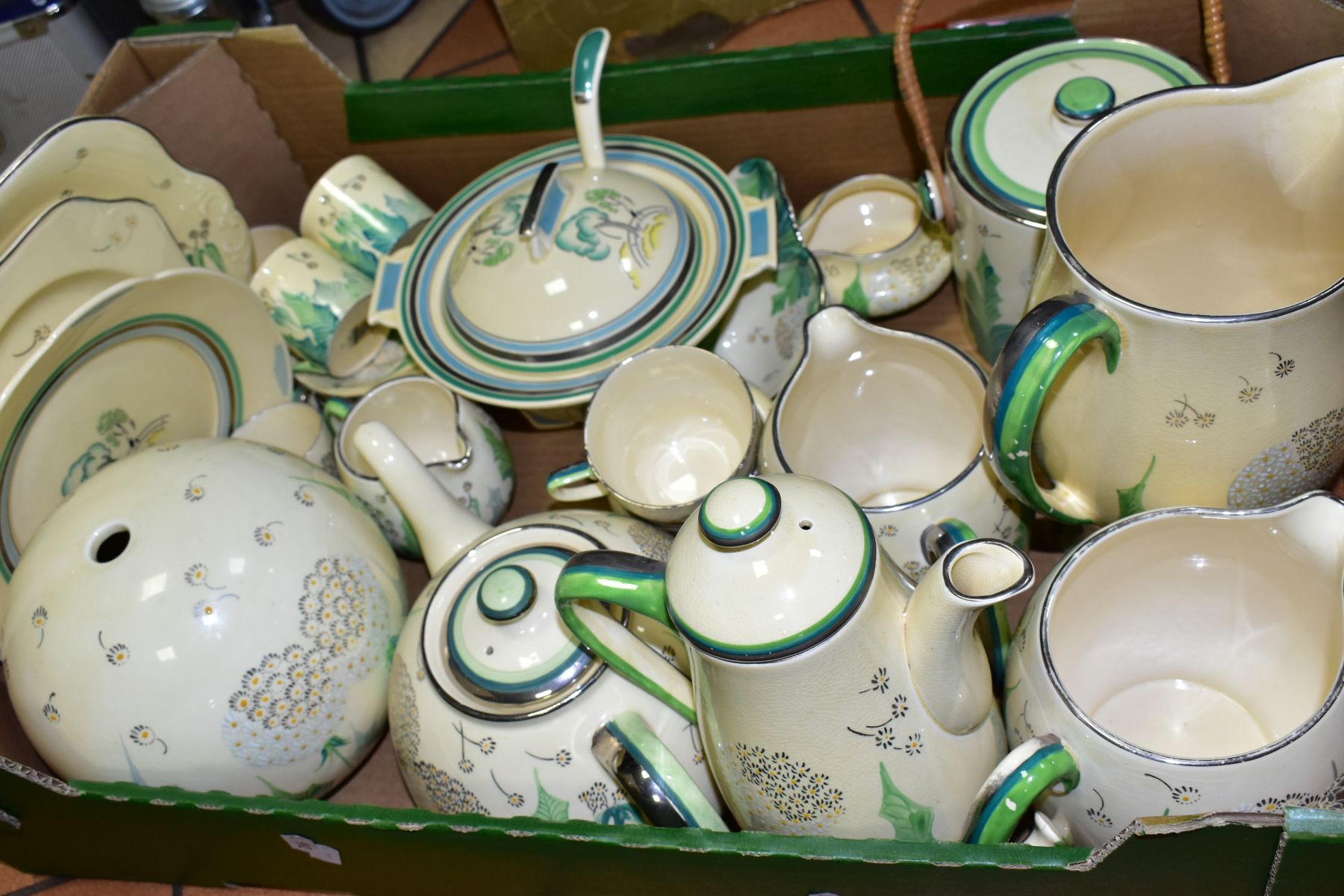 A BOX OF GRAYS POTTERY AND ROYAL DOULTON, the Grays pottery handpainted with dandelion clocks/seed - Image 5 of 5