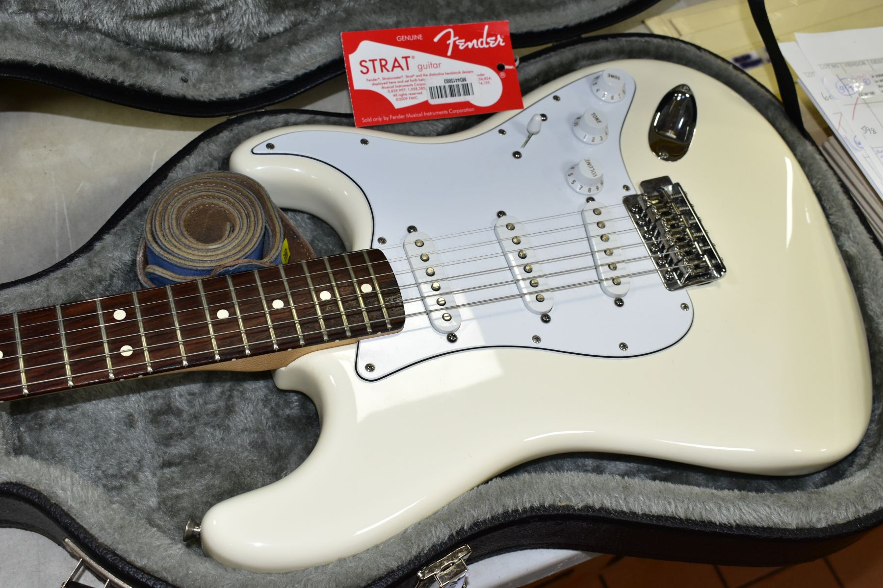 A 2008 MEXICAN FENDER STRATOCASTER Ser No MZ 8019434 in white with white scratch plate, pickup - Image 3 of 7