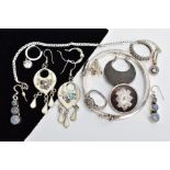 A SELECTION OF WHITE METAL JEWELLERY, to include a white metal ring of heart shape set with single