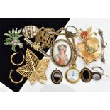 AN ASSORTMENT OF JEWELLERY, to include four brooches of various designs such as an oval miniature