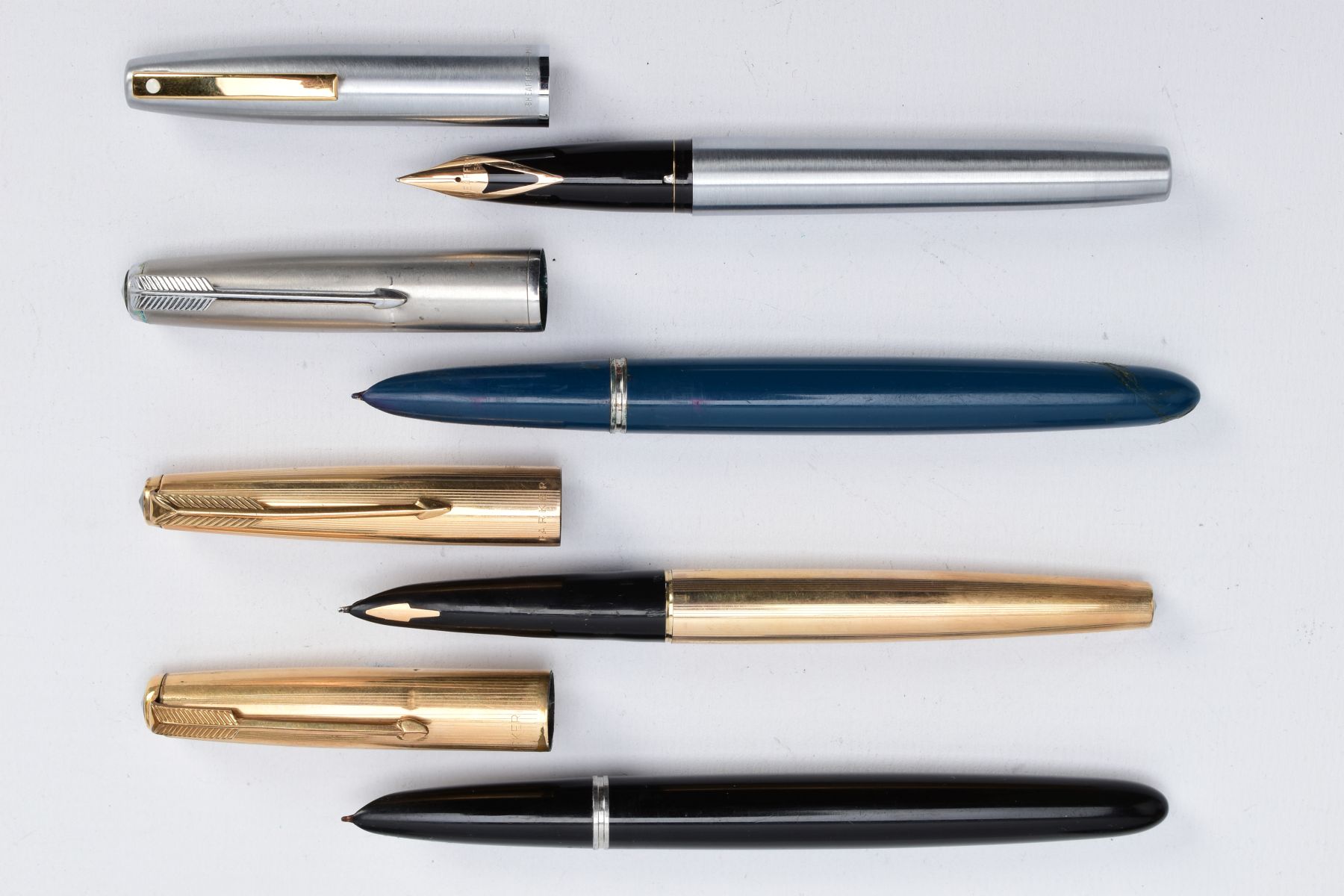 A QUANTITY OF PARKER PENS, A SHEAFFER FOUNTAIN PEN, LIGHTERS etc, to include a rolled gold Parker ' - Image 5 of 6