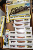 A QUANTITY OF BOXED BACHMANN HO GAUGE AMERICAN MODEL RAILWAY ITEMS, to include G.E. U3613