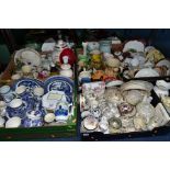 FIVE BOXES AND LOOSE CERAMICS ETC, blue and white willow pattern by Sadler, Churchill and