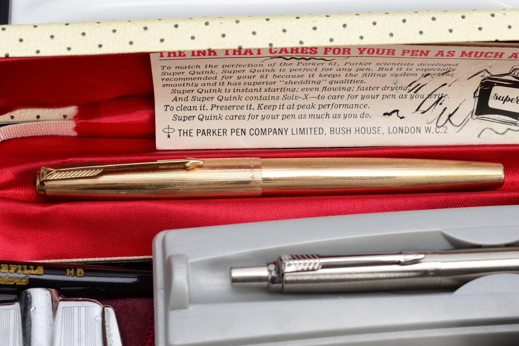 A QUANTITY OF PARKER PENS, A SHEAFFER FOUNTAIN PEN, LIGHTERS etc, to include a rolled gold Parker ' - Image 3 of 6