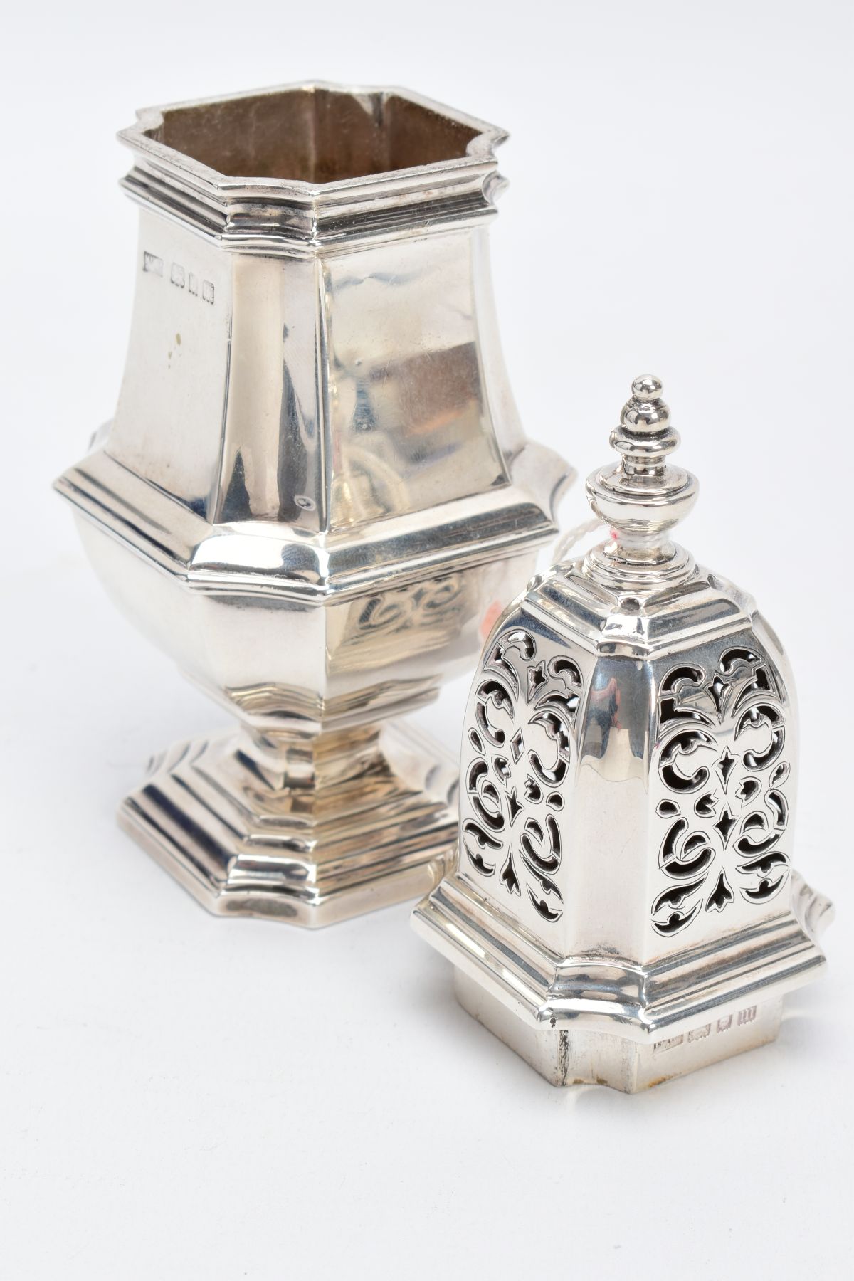 A SILVER GEORGIAN SUGAR SIFTER, plain polished design with an openwork cover, hallmarked London 1927 - Image 5 of 7