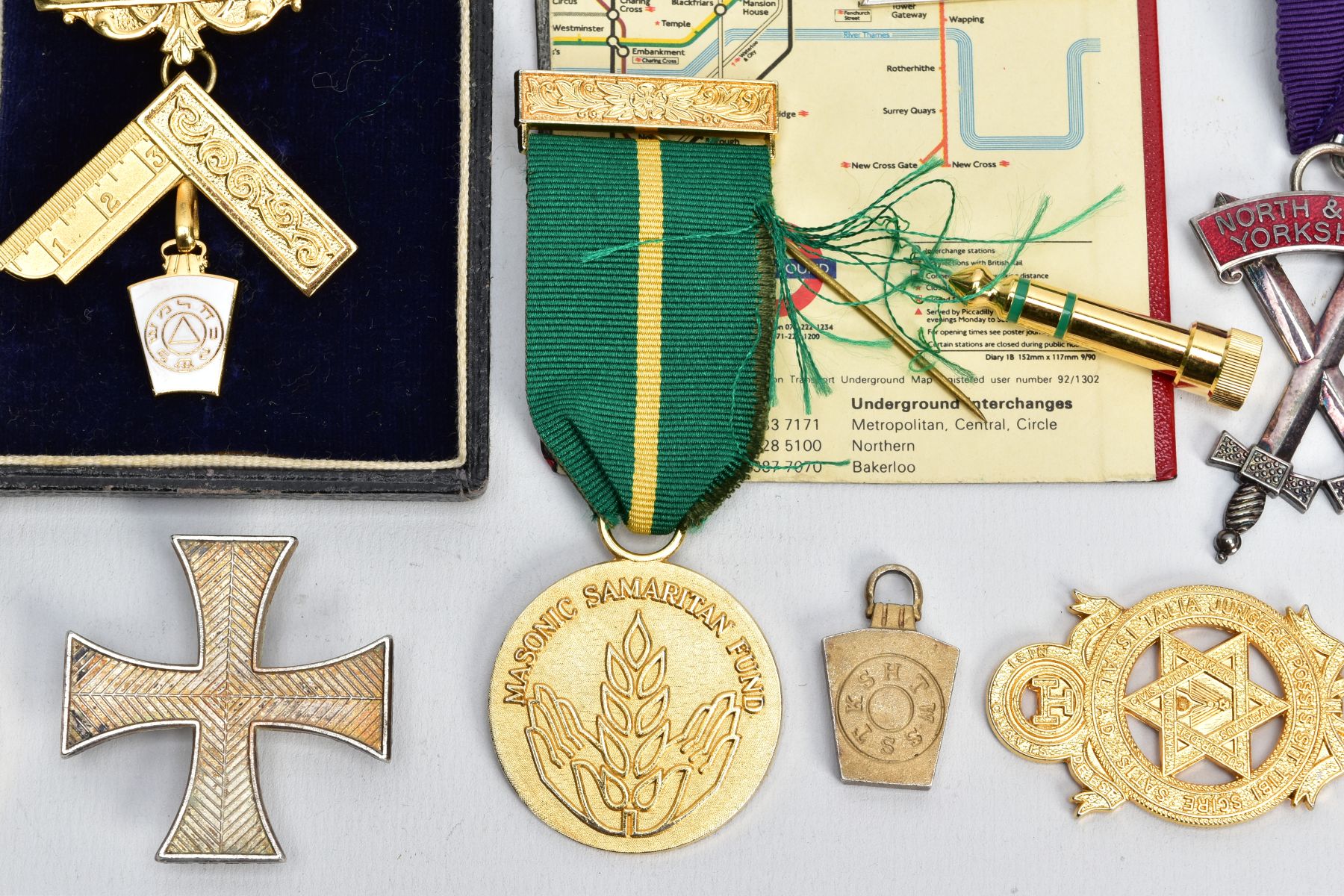 AN ASSORTMENT OF MASONIC RELATED ITEMS, to include a cased breast pin medal on a burgundy and - Image 4 of 5