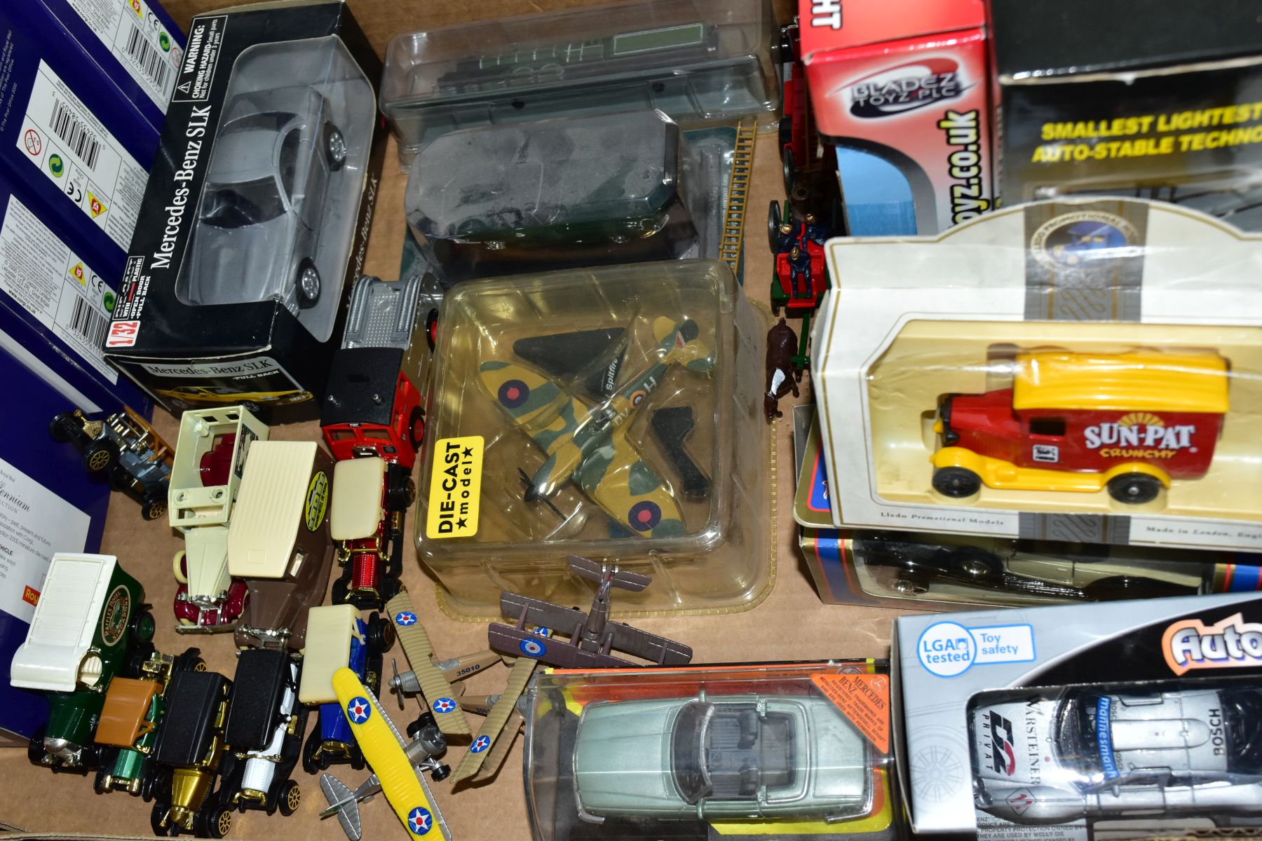 A QUANTITY OF BOXED AND UNBOXED MODERN DIECAST VEHICLES, to include a collection of boxed Corgi - Image 3 of 3