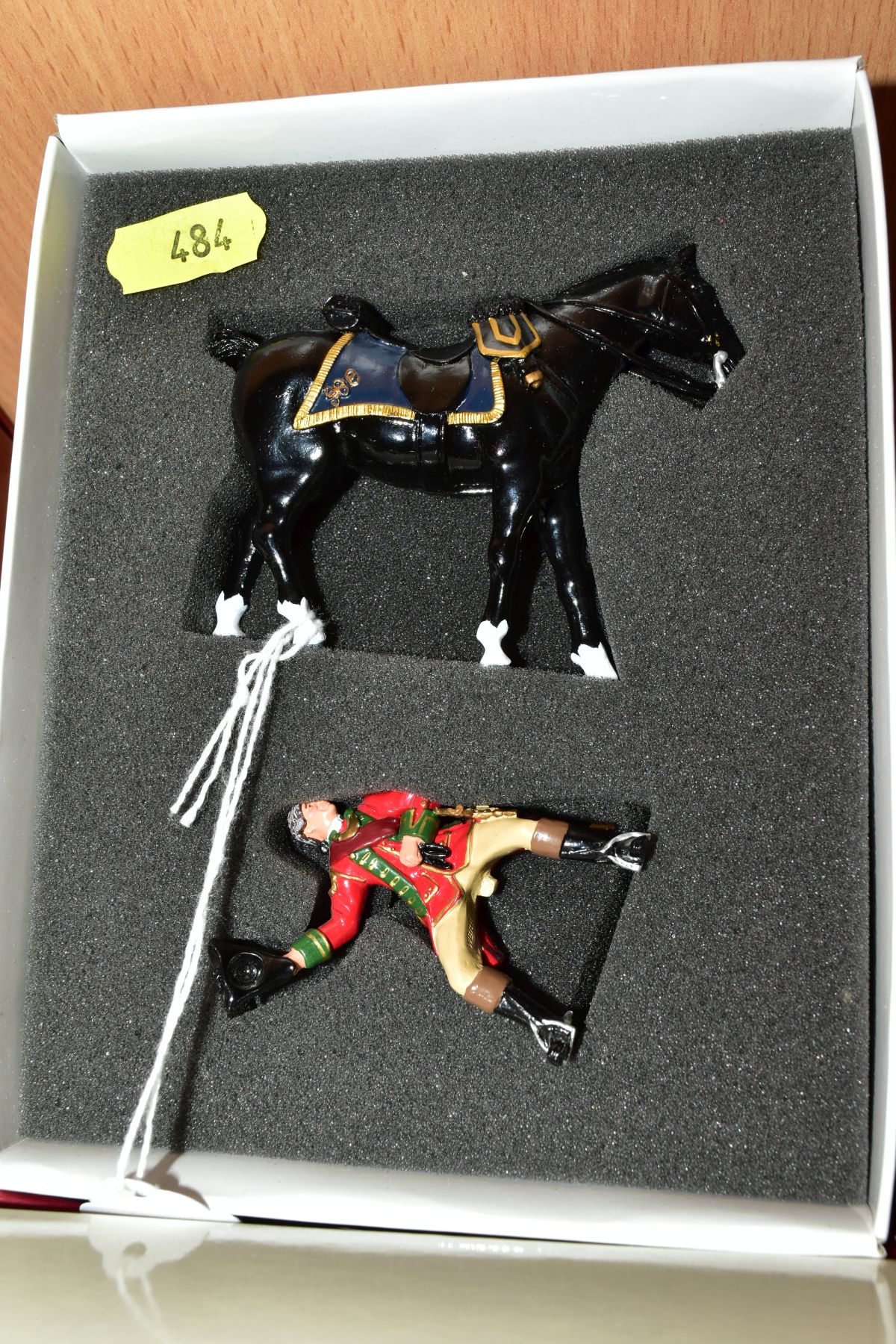 TWO LIMITED EDITION BRITAINS REDCOATS SOLDIER FIGURE SETS, British 45th Regiment of Foot Centre - Image 3 of 3