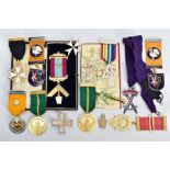AN ASSORTMENT OF MASONIC RELATED ITEMS, to include a cased breast pin medal on a burgundy and
