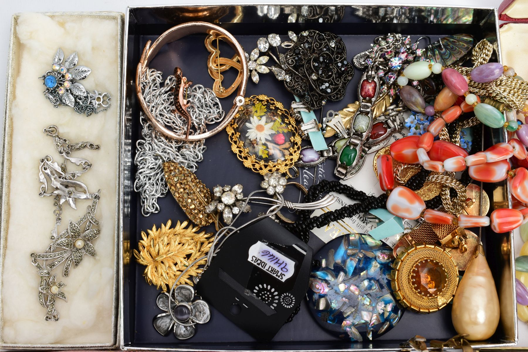 A BOX OF MOSTLY COSTUME JEWELLERY, to include a silver foliate engraved hinged bangle (large dent to - Image 5 of 10