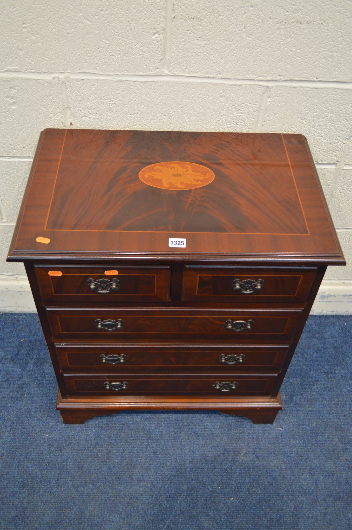 A SMALL MODERN MAHOGANY CHEST OF TWO SHORT OVER THREE LONG DRAWER width 63cm x depth 40cm x height - Image 2 of 2
