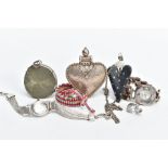 AN ASSORTMENT OF JEWELLERY ITEMS, to include pieces such as silver 'Links of London' slider bracelet