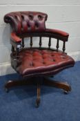 A BURGANDY BUTTONED LEATHER SWIVEL OFFICE CHAIR