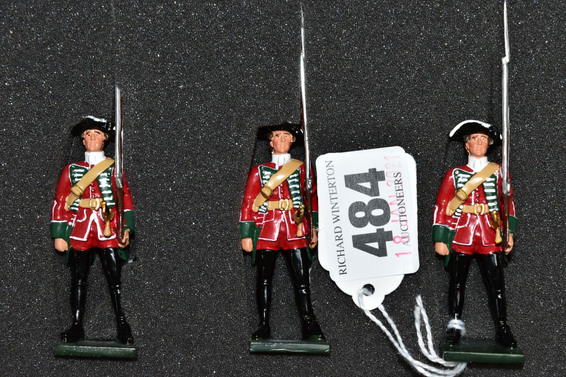 TWO LIMITED EDITION BRITAINS REDCOATS SOLDIER FIGURE SETS, British 45th Regiment of Foot Centre - Image 2 of 3