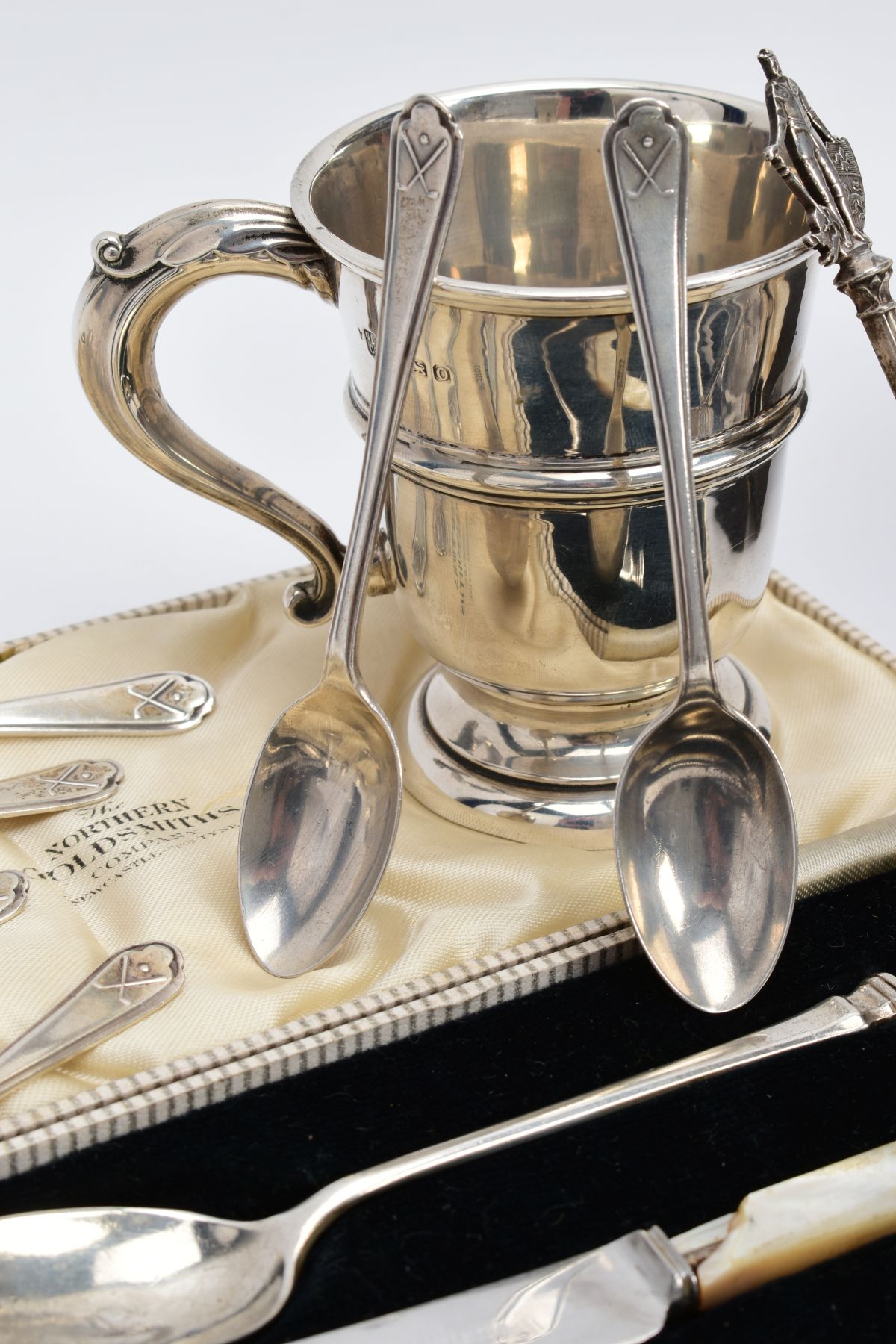 A SELECTION OF SILVER ITEMS, to include a silver cup with a scroll handle hallmarked Birmingham - Image 3 of 5