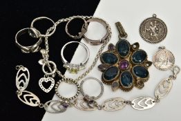 A SELECTION OF JEWELLERY, to include a silver openwork bracelet fitted with a lobster claw clasp