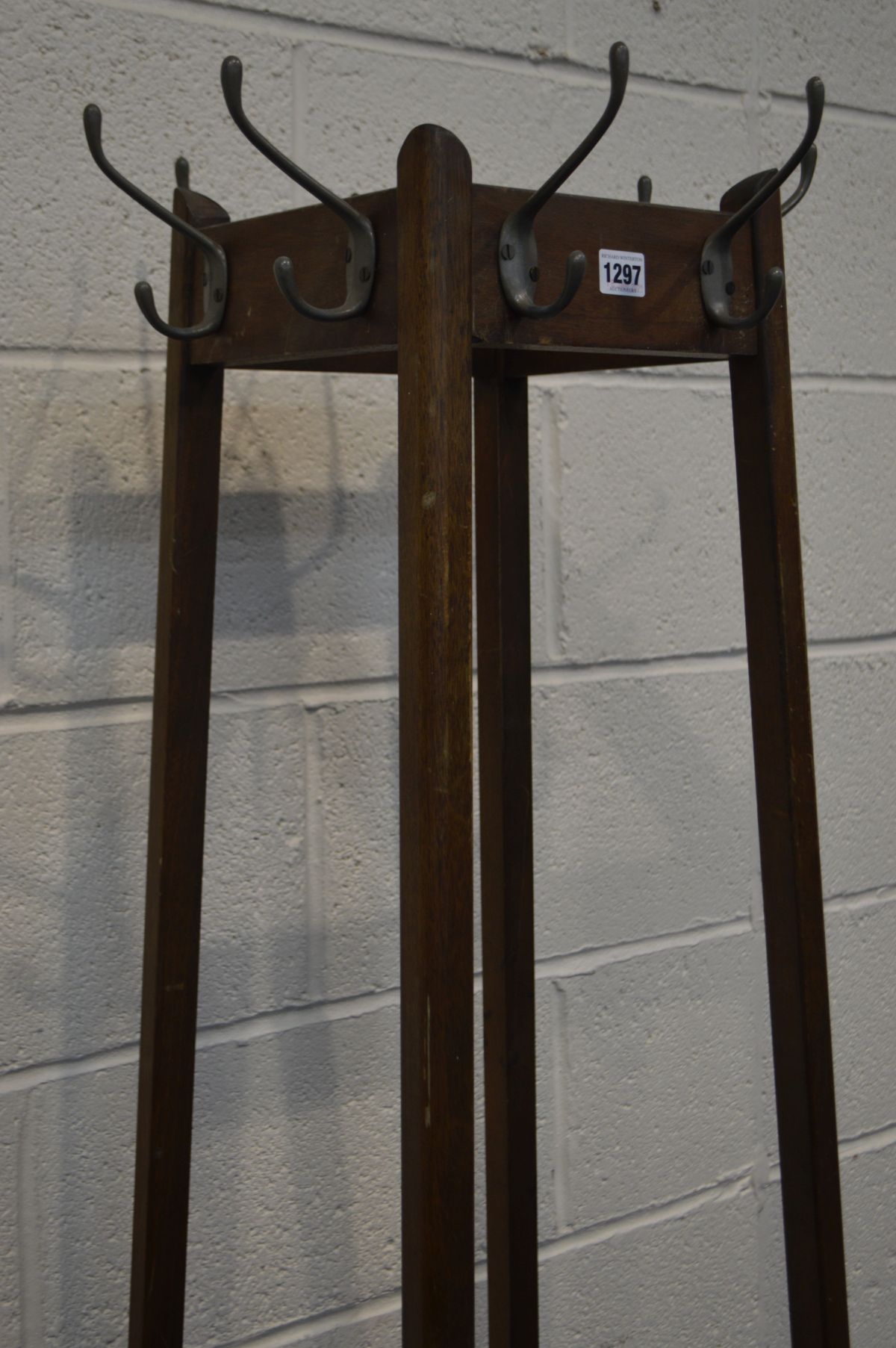 AN EARLY TO MID 20TH CENTURY OAK TAPERING SQURE HAT/COAT STAND with eight hooks and tin tray 41cm - Image 2 of 7