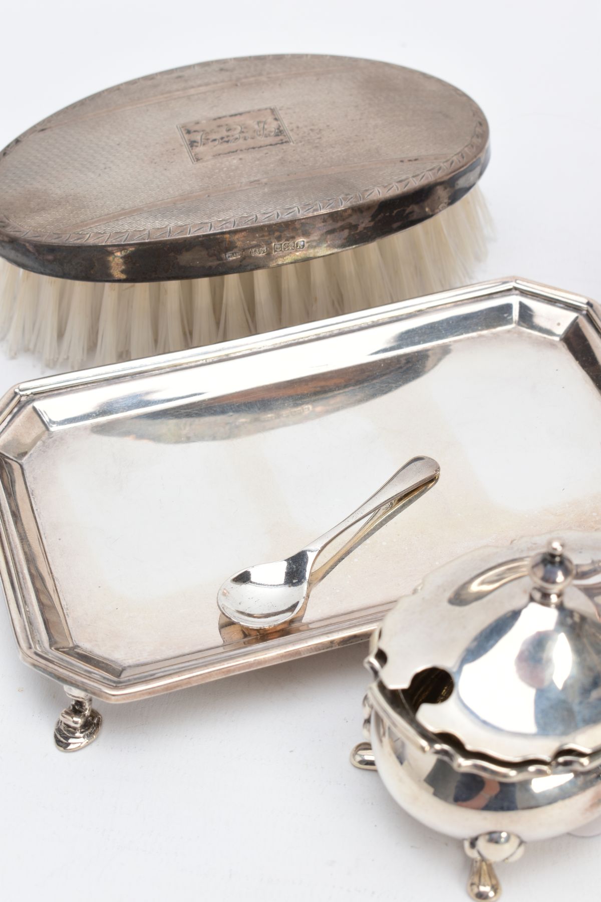 A SELECTION OF SILVER CONDIMENTS AND ITEMS, to include a George V salt with spoon, plain polished - Image 6 of 7