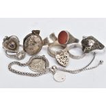 AN ASSORTMENT OF JEWELLERY, to include pieces such as a white metal slider bracelet with 'Keep