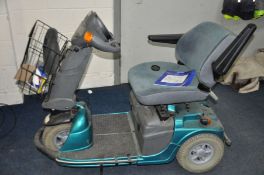 A SUNRISE MOBILITY STERLING DIPLOMAT 306 MOBILITY SCOOTER Spares or Repairs as batteries