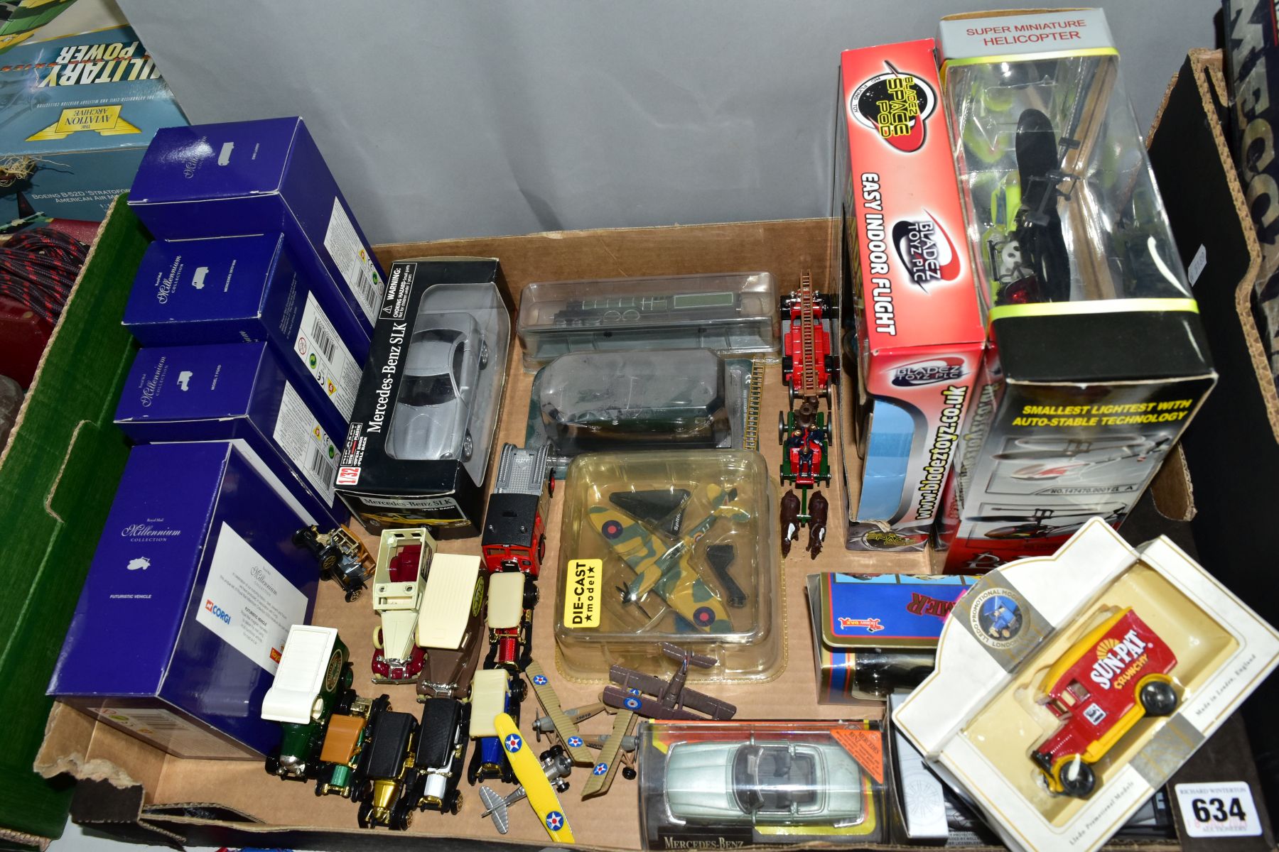 A QUANTITY OF BOXED AND UNBOXED MODERN DIECAST VEHICLES, to include a collection of boxed Corgi