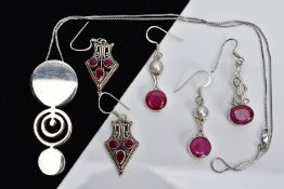 A SELECTION OF WHITE METAL JEWELLERY, to include a pair of openwork drop earrings set with three