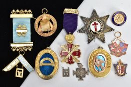 AN ASSORTMENT OF MEDALS AND PENDANTS, to include two Masonic breast pin medals, each on blue