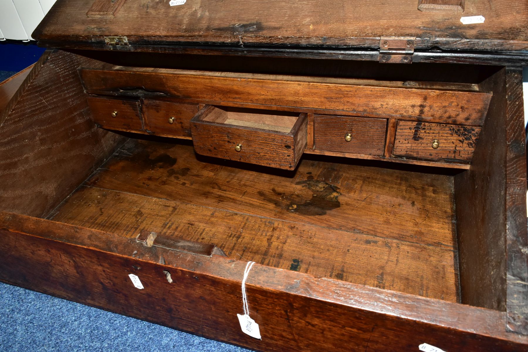 AN 18TH CENTURY OAK CLERKS DESK TOP, the sloping lid opens to reveal five drawers beneath a - Image 4 of 4