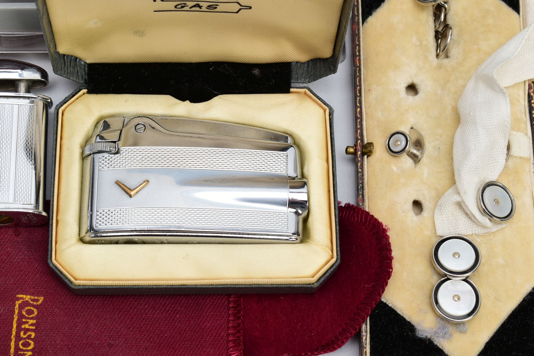 A QUANTITY OF PARKER PENS, A SHEAFFER FOUNTAIN PEN, LIGHTERS etc, to include a rolled gold Parker ' - Image 2 of 6