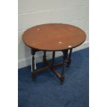 A MAHOGANY OVAL TOPPED COACHING TABLE (SD)