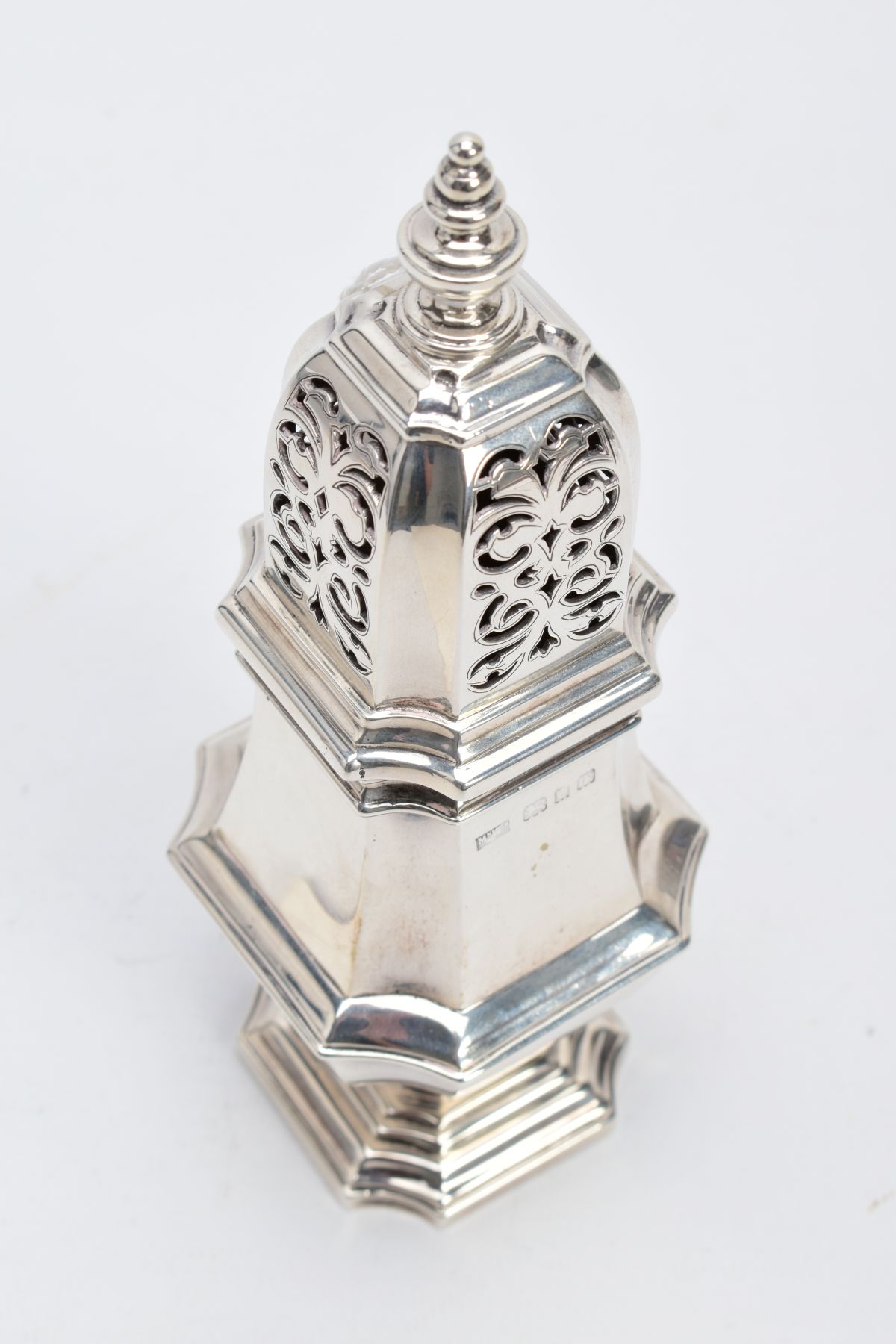 A SILVER GEORGIAN SUGAR SIFTER, plain polished design with an openwork cover, hallmarked London 1927 - Image 4 of 7