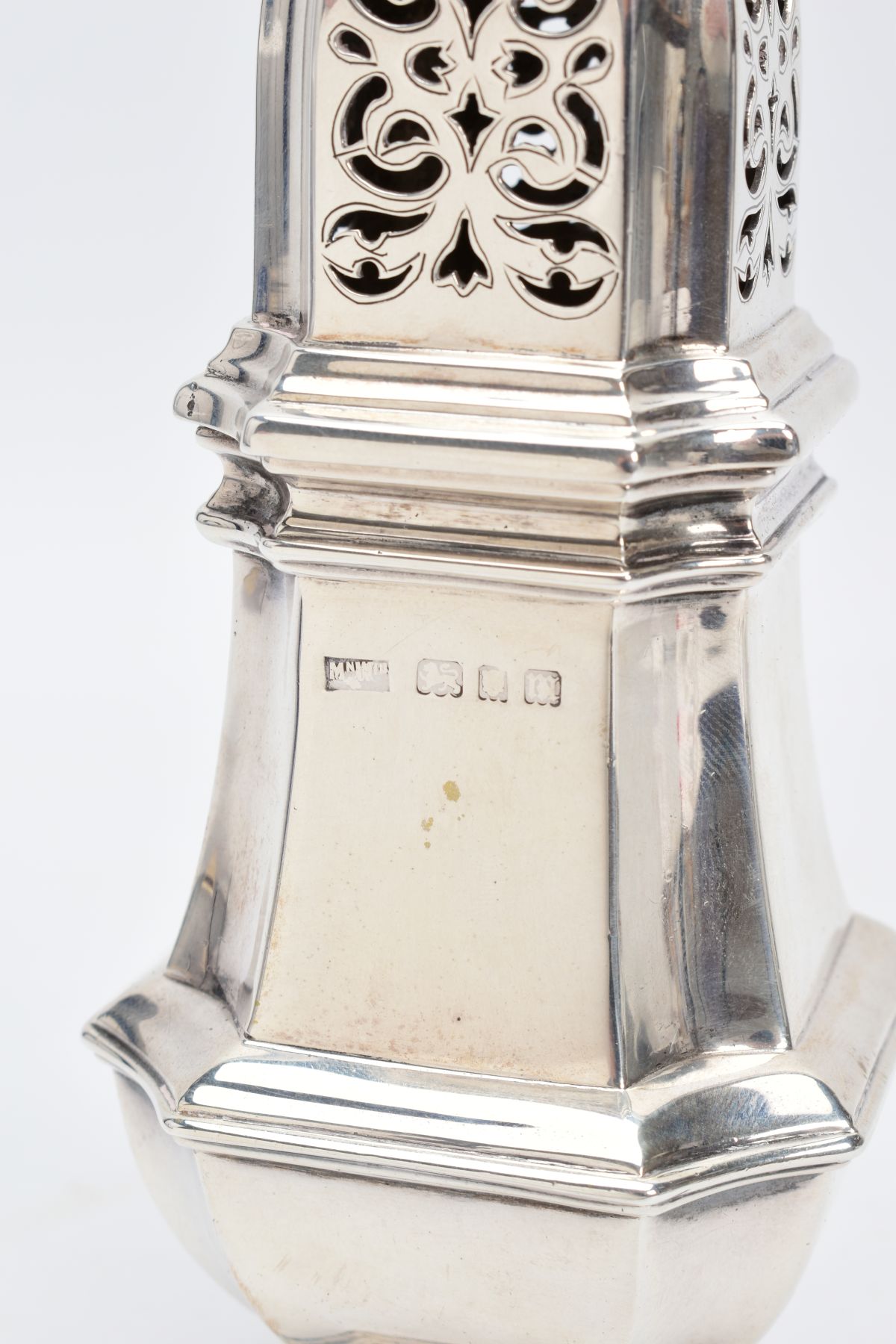 A SILVER GEORGIAN SUGAR SIFTER, plain polished design with an openwork cover, hallmarked London 1927 - Image 3 of 7
