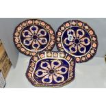 A NEAR PAIR OF LATE 19TH CENTURY DERBY CROWN PORCELAIN DESSERT PLATES IN IMARI 1126 PATTERN,