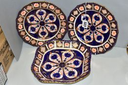 A NEAR PAIR OF LATE 19TH CENTURY DERBY CROWN PORCELAIN DESSERT PLATES IN IMARI 1126 PATTERN,