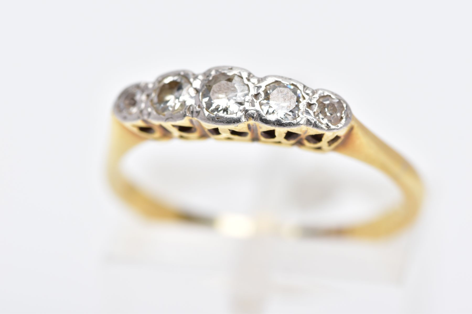 AN EARLY TO MID 20TH CENTURY FIVE STONE DIAMOND HALF HOOP RING, estimated old Swiss and brilliant