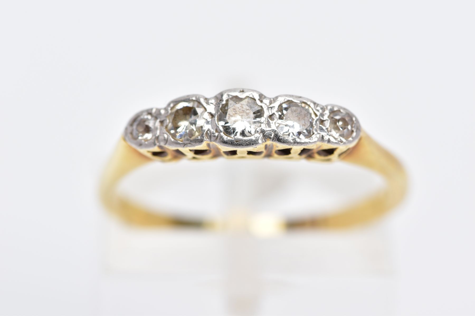 AN EARLY TO MID 20TH CENTURY FIVE STONE DIAMOND HALF HOOP RING, estimated old Swiss and brilliant - Image 4 of 4