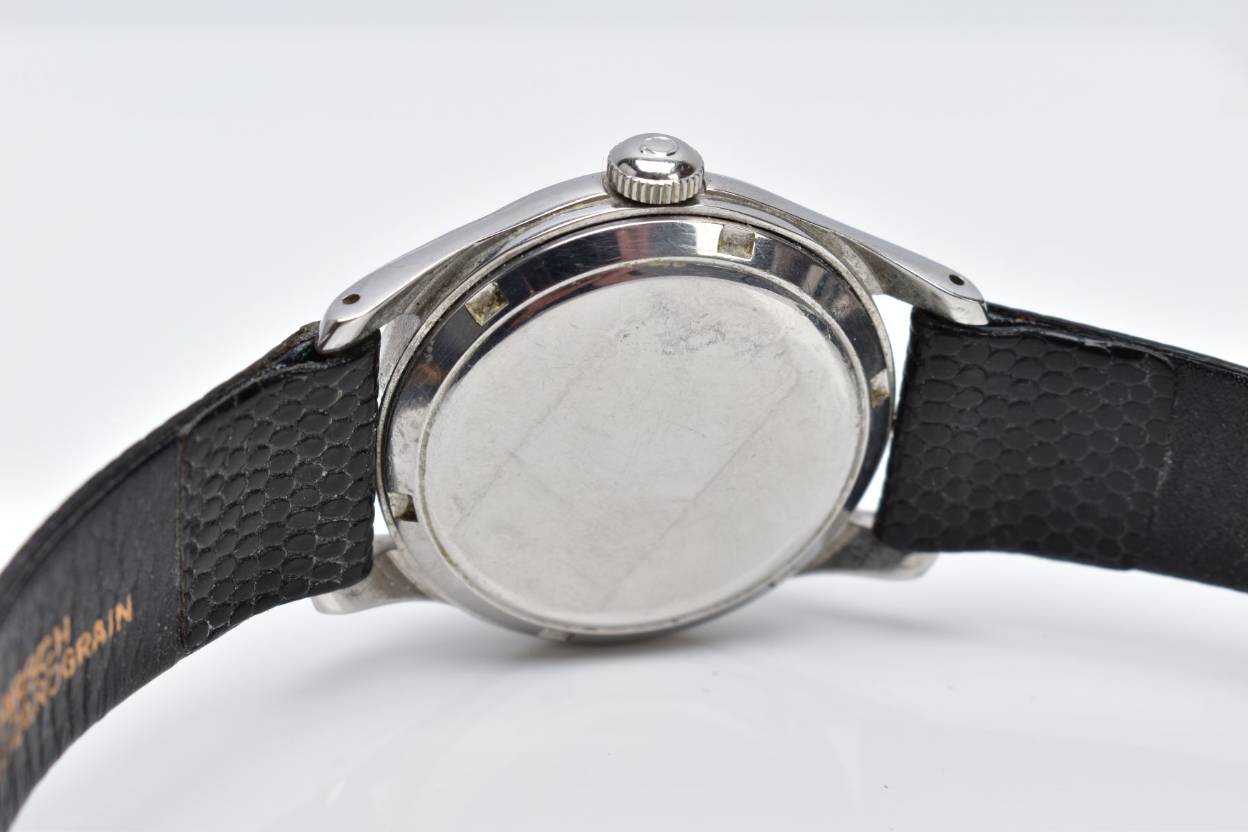 A HAND WOUND OMEGA WRISTWATCH, circa 1943, cream dial with Arabic numerals, black spade hands with a - Image 4 of 9