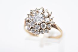 A MODERN 9CT GOLD ROUND CLUSTER CUBIC ZIRCONIA RING, ring size R½, hallmarked 9ct gold,