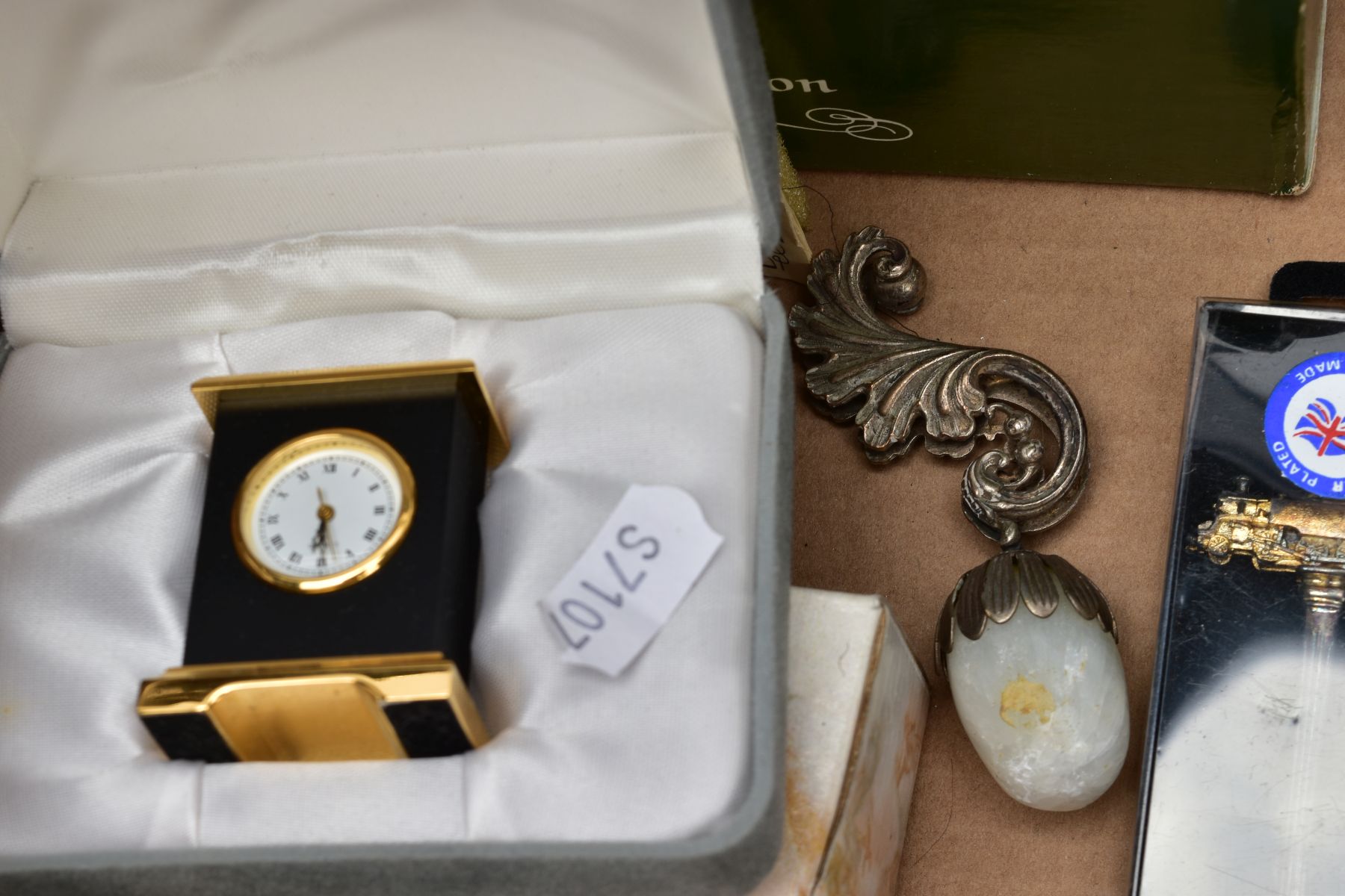 A BOX OF MISCELLANEOUS ITEMS, to include two plain polished silver napkin rings, hallmarked - Image 8 of 8