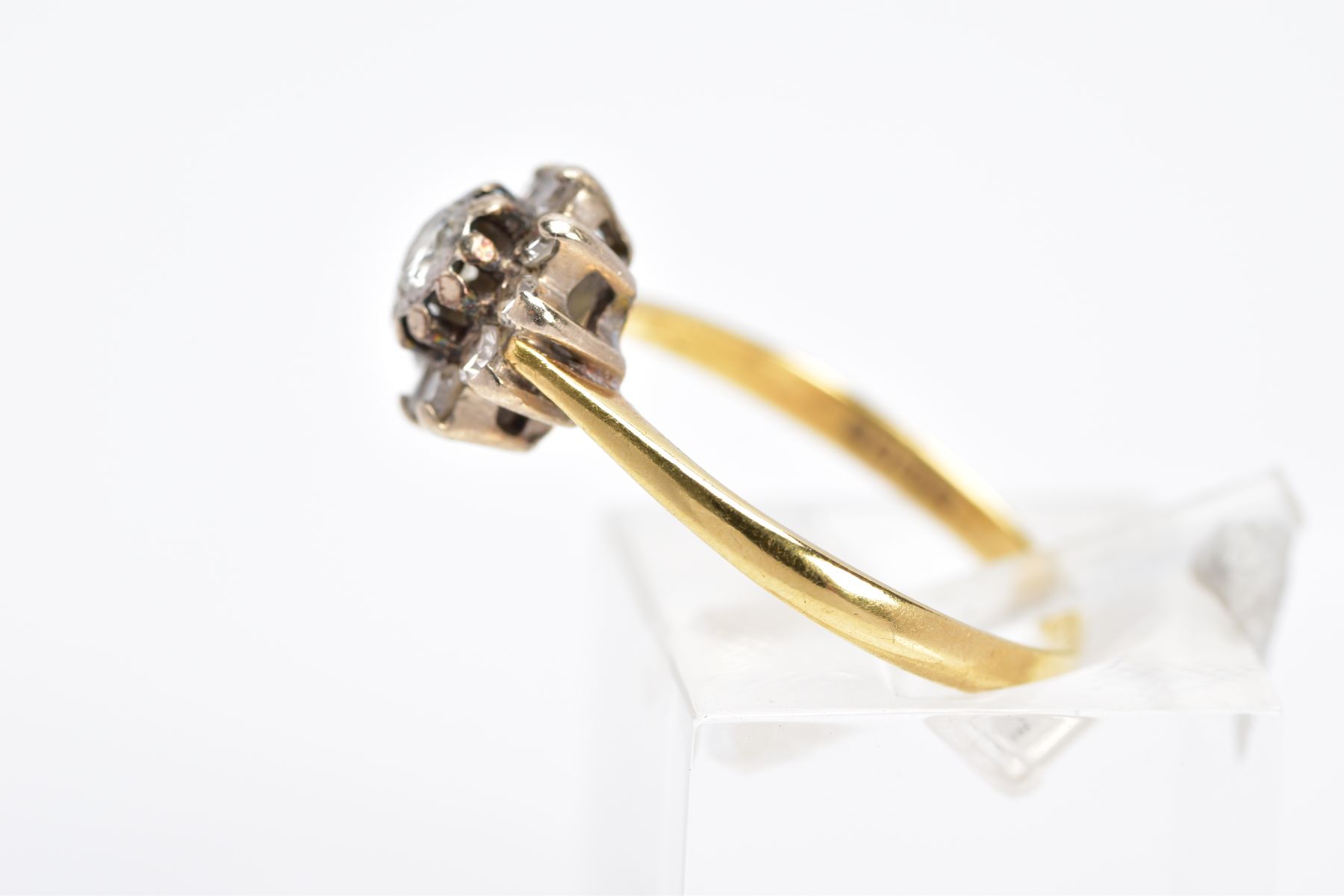 AN 18CT GOLD DIAMOND ROUND CLUSTER RING, estimated round brilliant and eight cut diamond weight 0. - Image 2 of 4