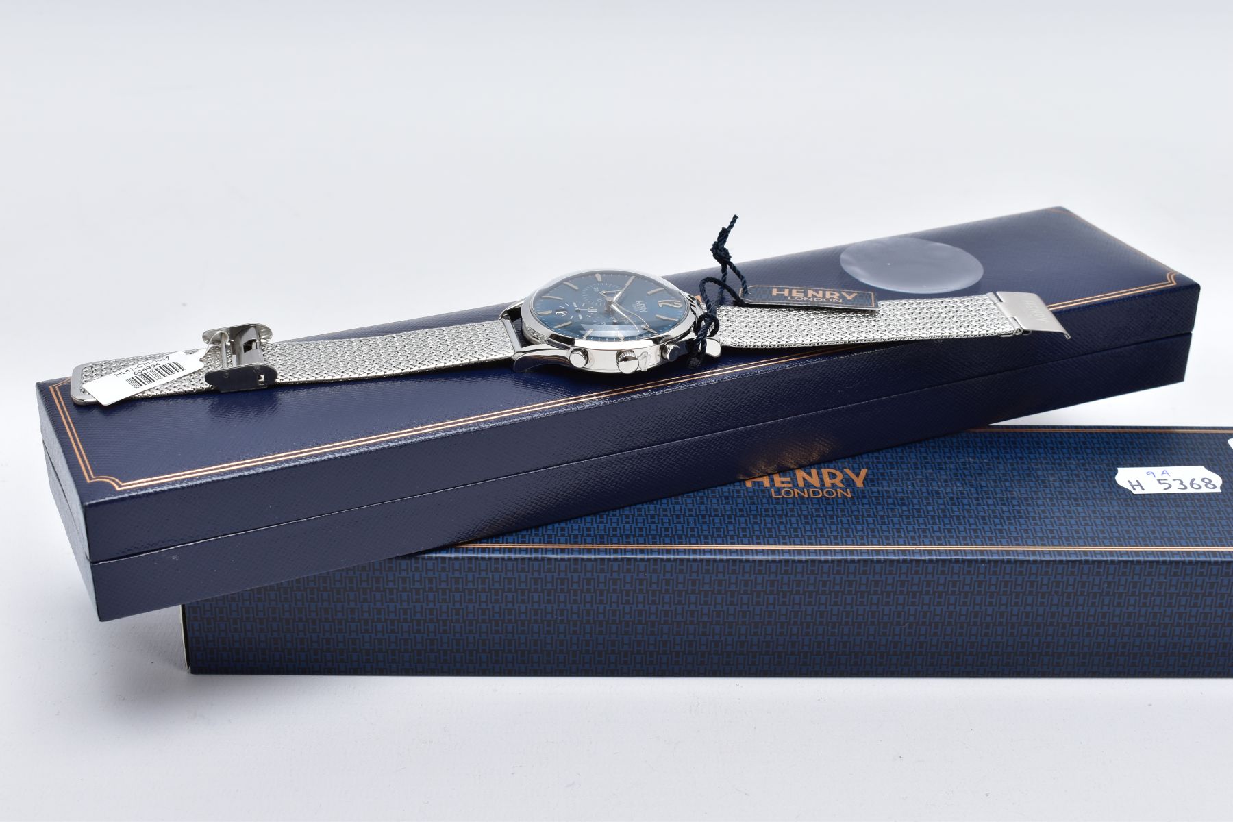 A GENTS HENRY LONDON WRISTWATCH, circular blue dial with Arabic twelve and baton markers, multi- - Image 5 of 6