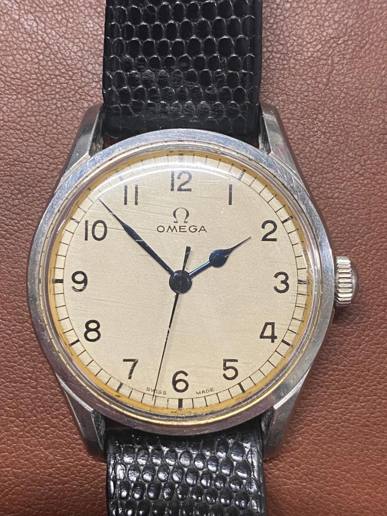 A HAND WOUND OMEGA WRISTWATCH, circa 1943, cream dial with Arabic numerals, black spade hands with a - Image 8 of 9