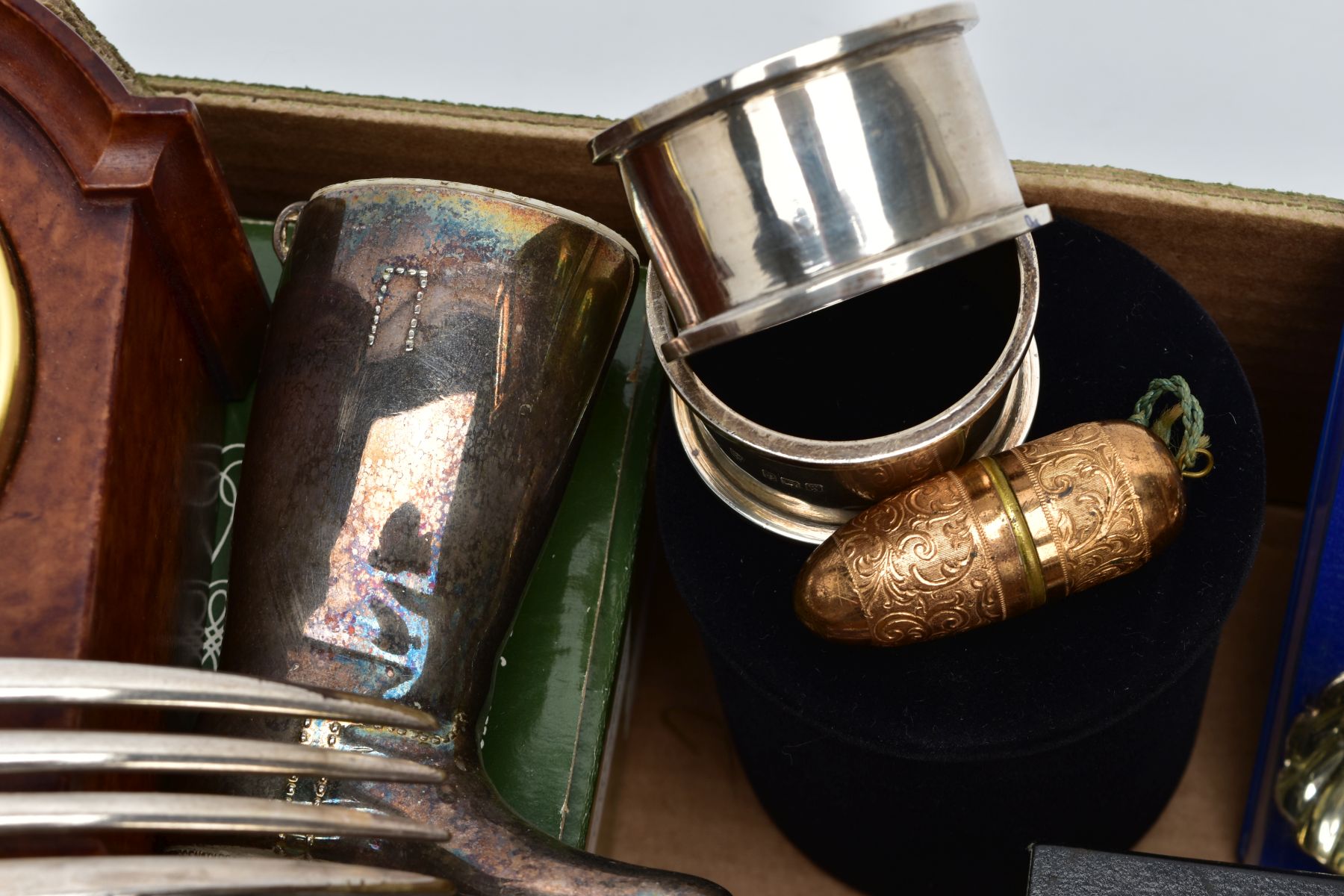 A BOX OF MISCELLANEOUS ITEMS, to include two plain polished silver napkin rings, hallmarked - Image 6 of 8