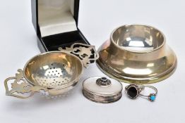 A SILVER TEA STRAINER, TWO SILVER RINGS AND A MOTHER OF PEARL TRINKET, the tea strainer with